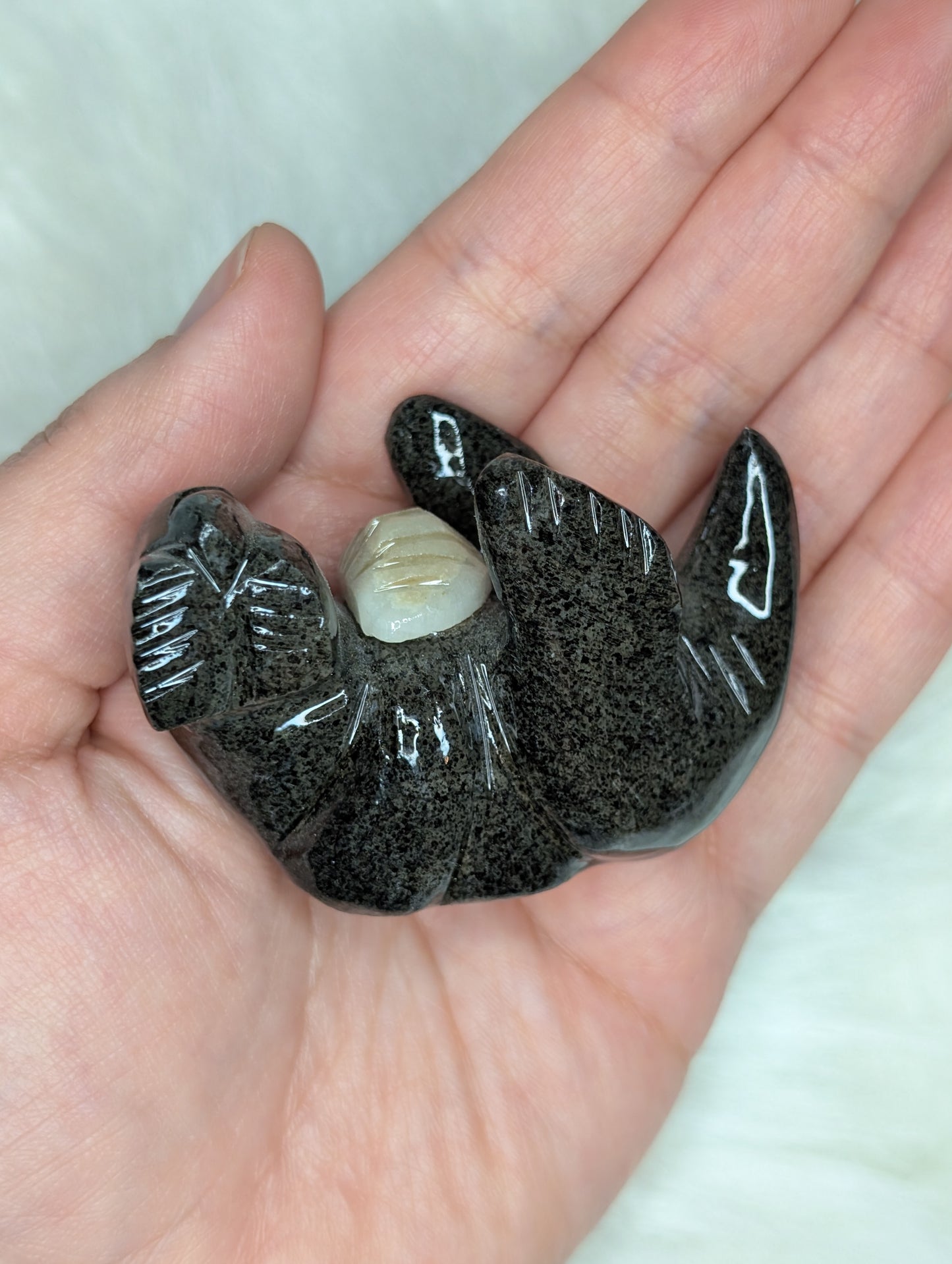 Marble Sea Otter Carving BX65