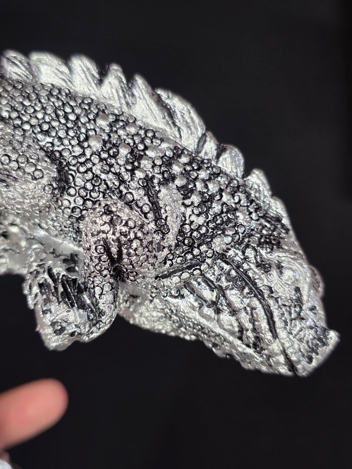 Resin Iguana Sphere Stand