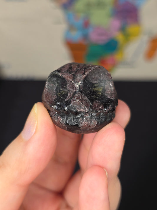 Garnet x Arfvedsonite Jack Carving