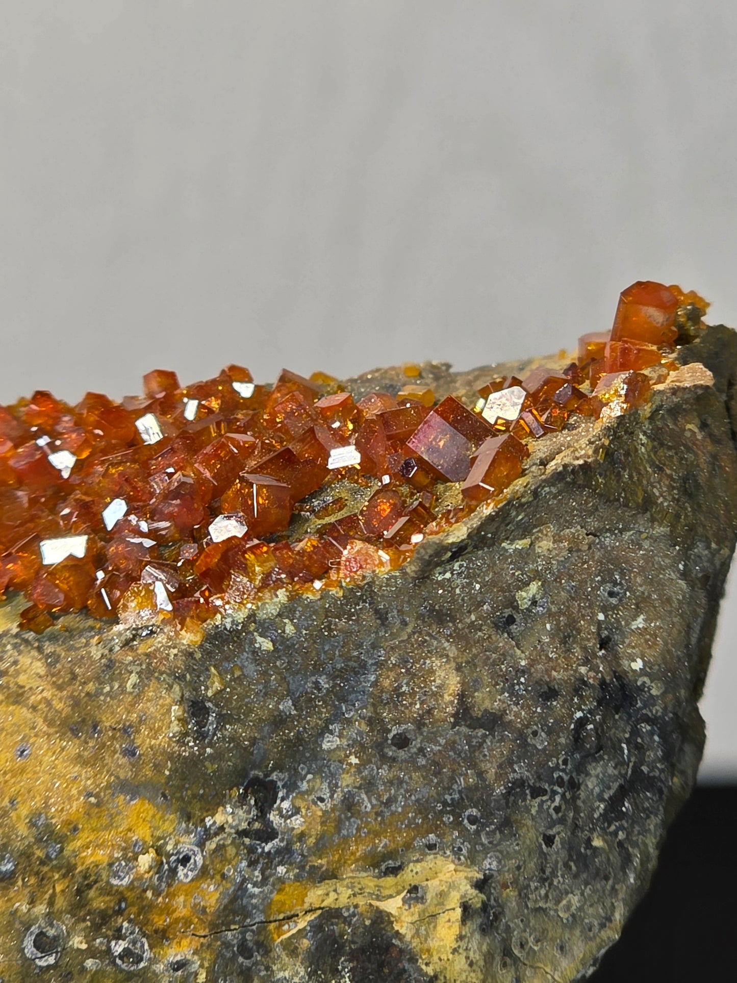 Vanadinite on Matrix Cluster