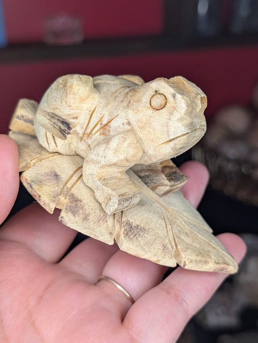 Palo Santo Frog on Leaf Carving
