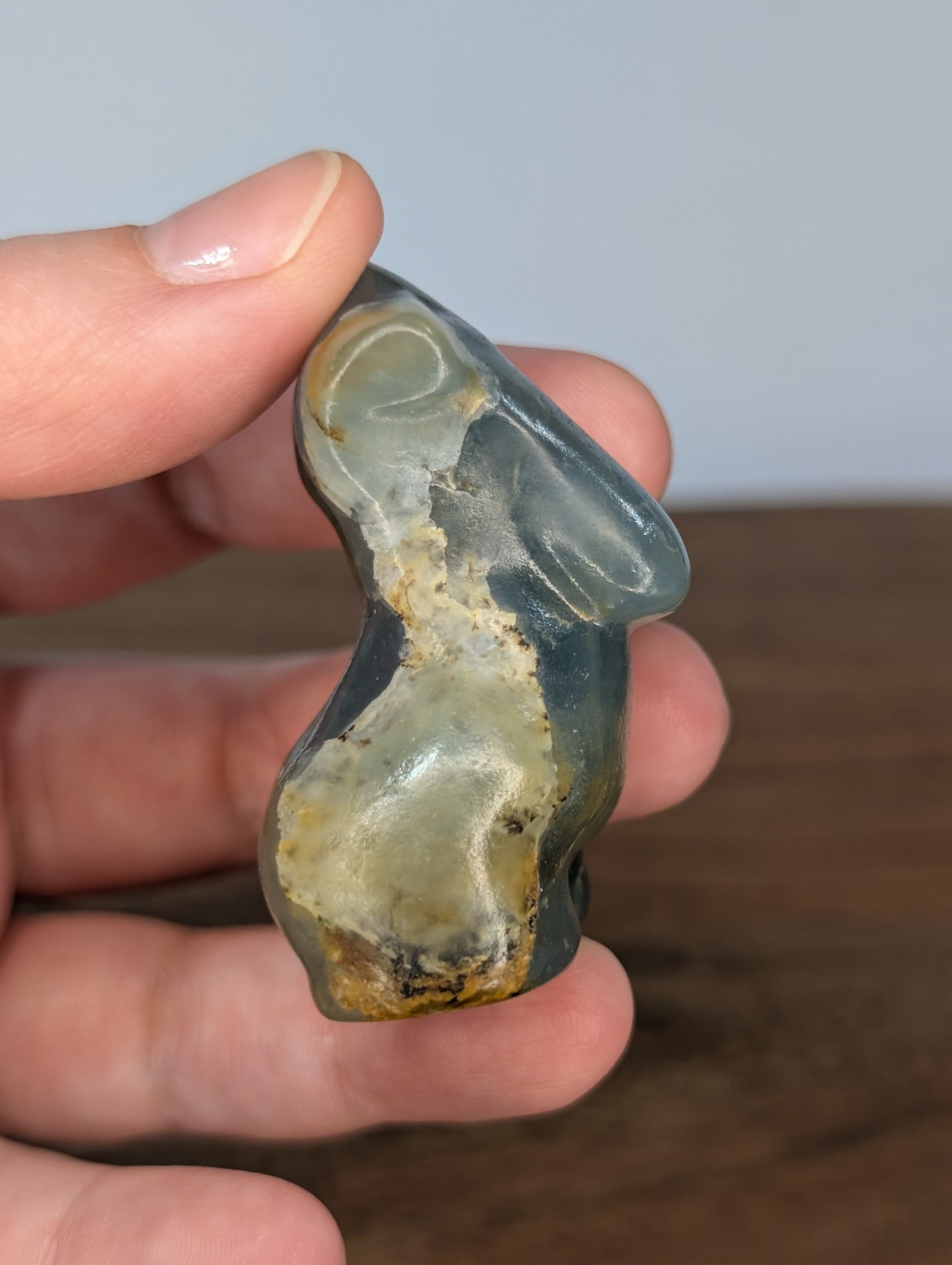 Blue Onyx Goddess Body Carving (BQ31)