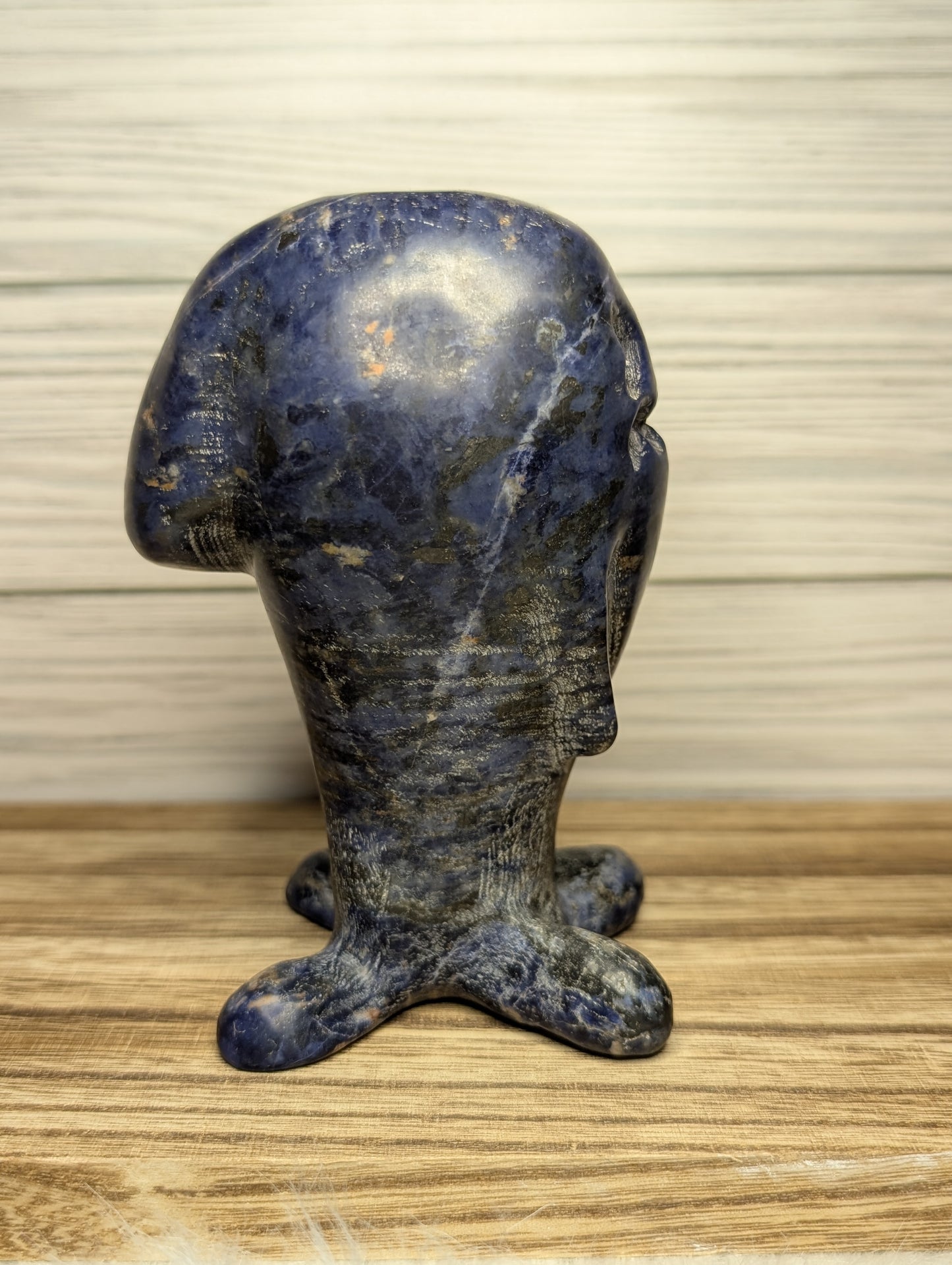 Sodalite Wobbuffet Carving