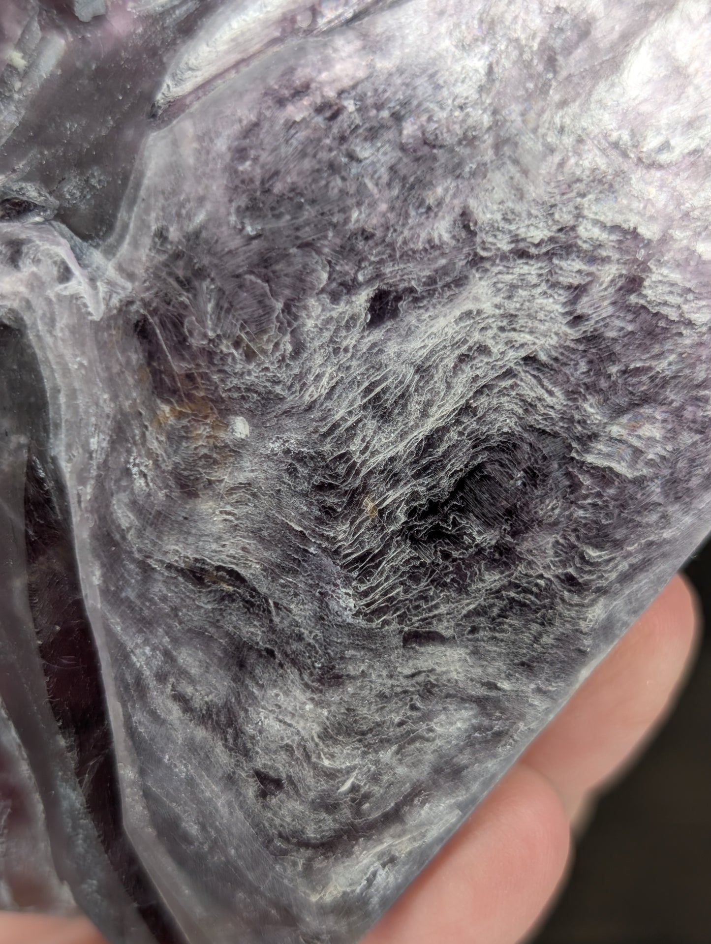 Gem Lepidolite Lizard Carving (BT35)
